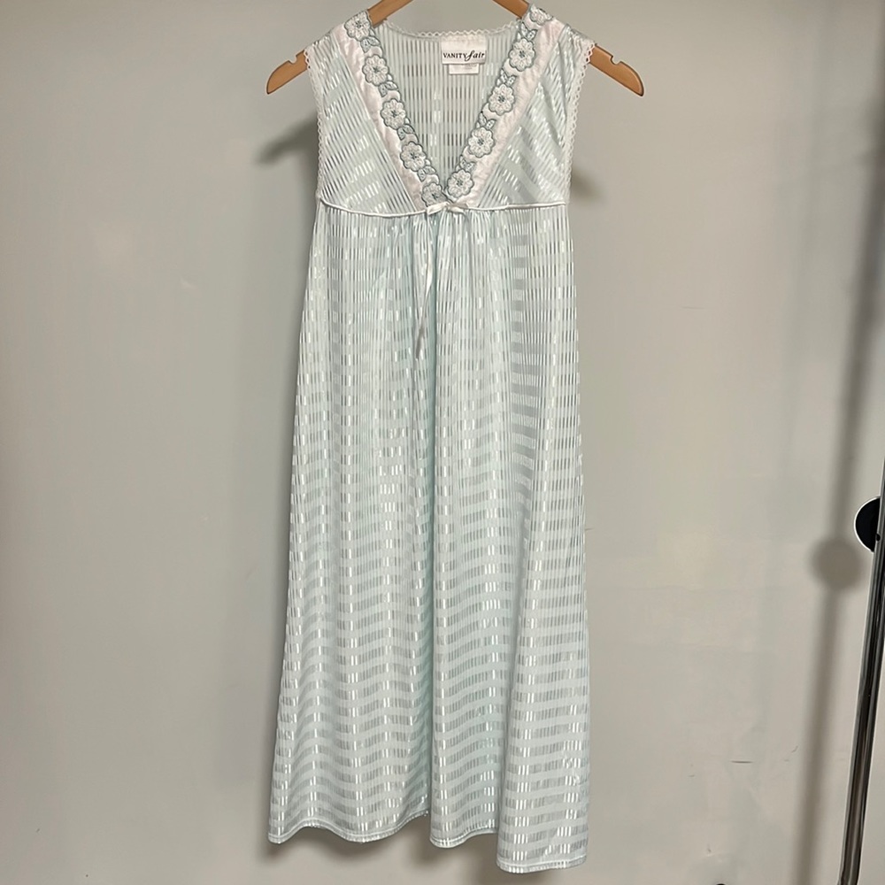 Vintage Vanity Fair Nighty size M